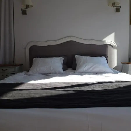 Le Charme à La Française