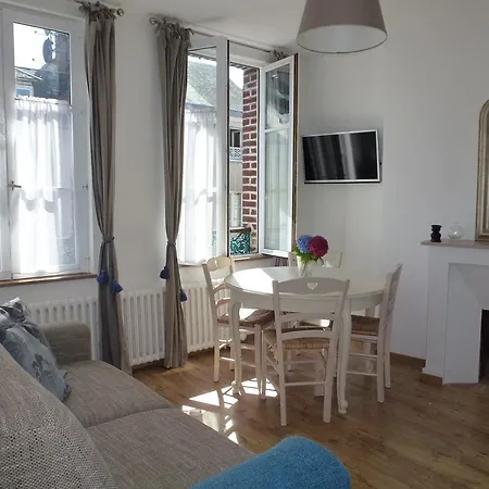 Le Charme A La Francaise * أونفلور