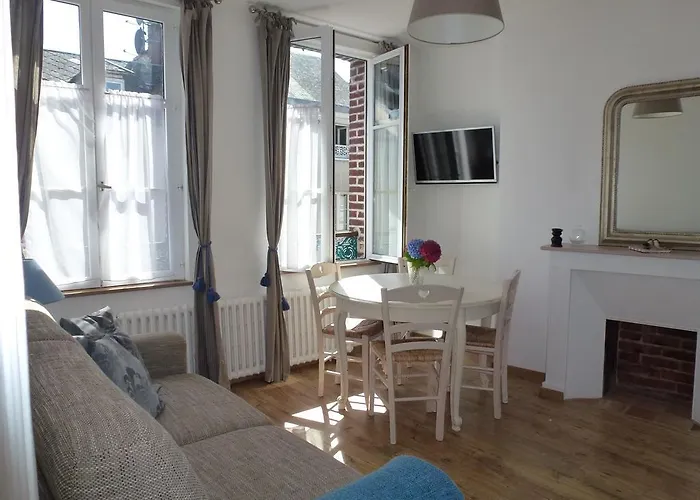 Le Charme A La Francaise * Honfleur